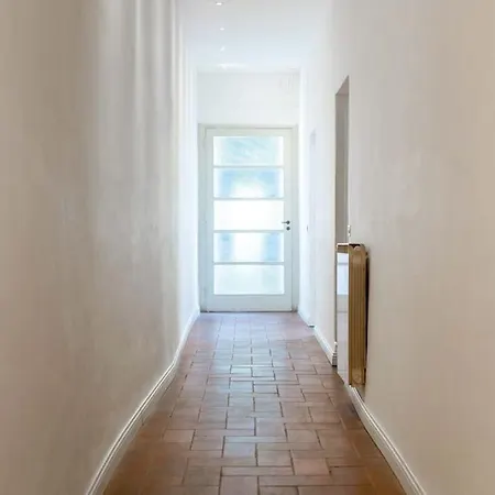 Romana 4 Bedrooms With Garden Apartmán *